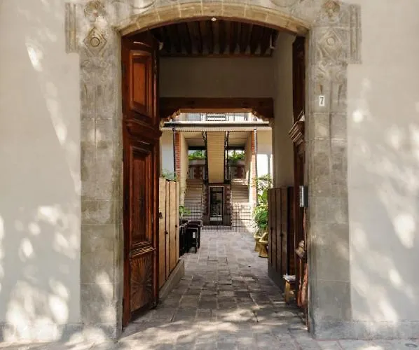 New! Historic Colonial Duplex In Downtown Apartment