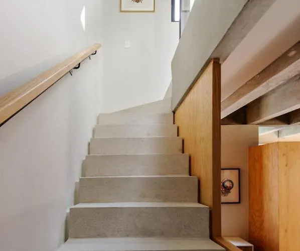 New! Historic Colonial Duplex In Downtown